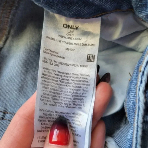 Only Straight Legged Patched Jeans - Picture 5 of 9